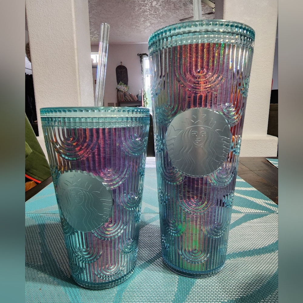 ❤️‍🔥NEW STARBUCKS Venti Iridescent 24oz and grande 16oz cups.